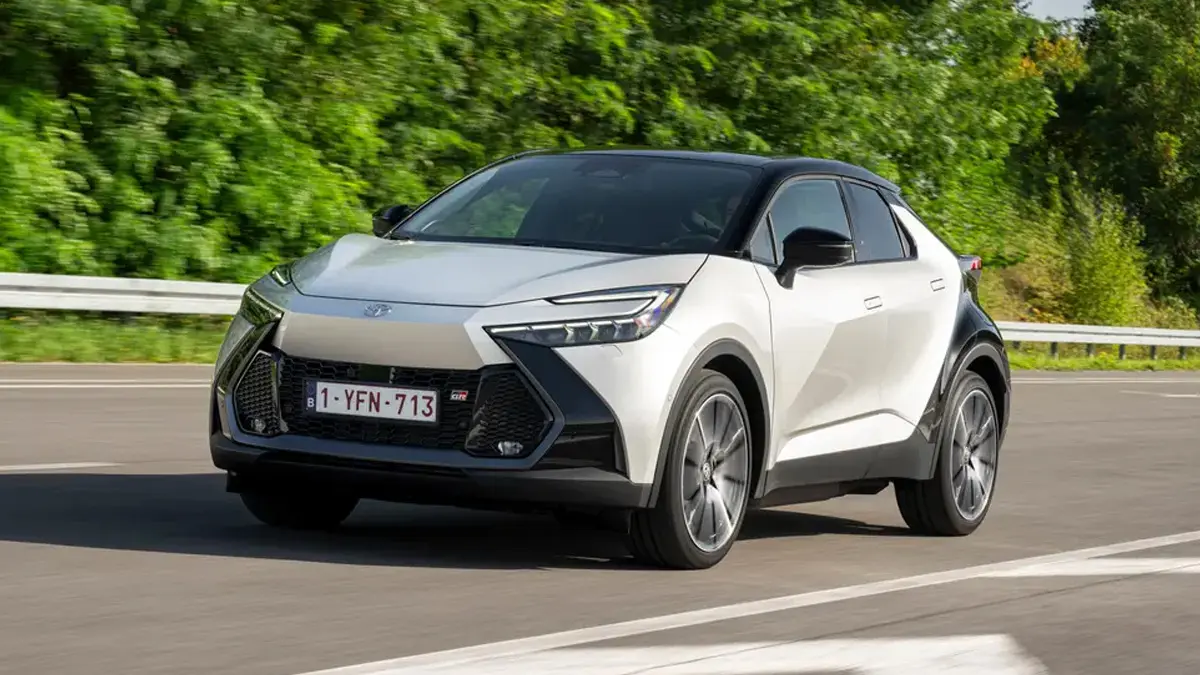 سعر سيارة تويوتا C-HR 2023 في الإمارات