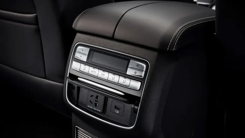 صور مواصفات سيارة إم جي RX8 2024 – تصميم إم جي RX8 2024 من الداخل (1) | السوق المفتوح