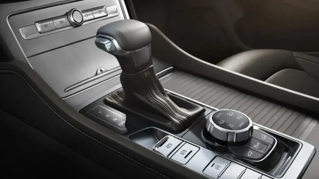 صور مواصفات سيارة إم جي RX8 2024 – تصميم إم جي RX8 2024 من الداخل (3) | السوق المفتوح
