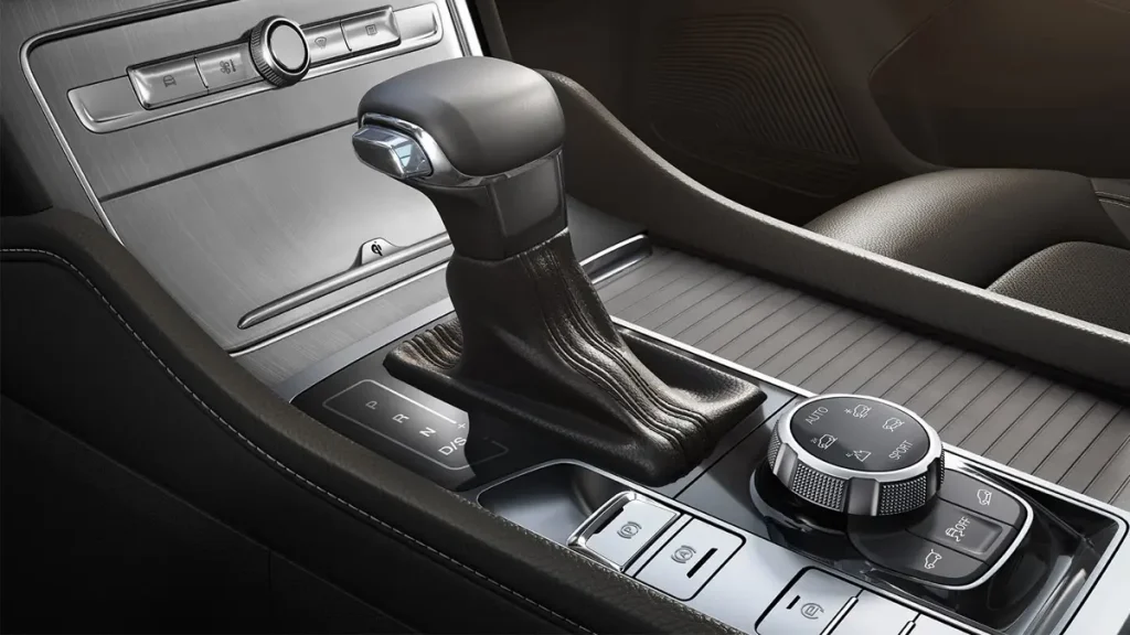 صور مواصفات سيارة ام جي RX8 2023 – تصميم ام جي RX8 2023 من الداخل (3) | السوق المفتوح