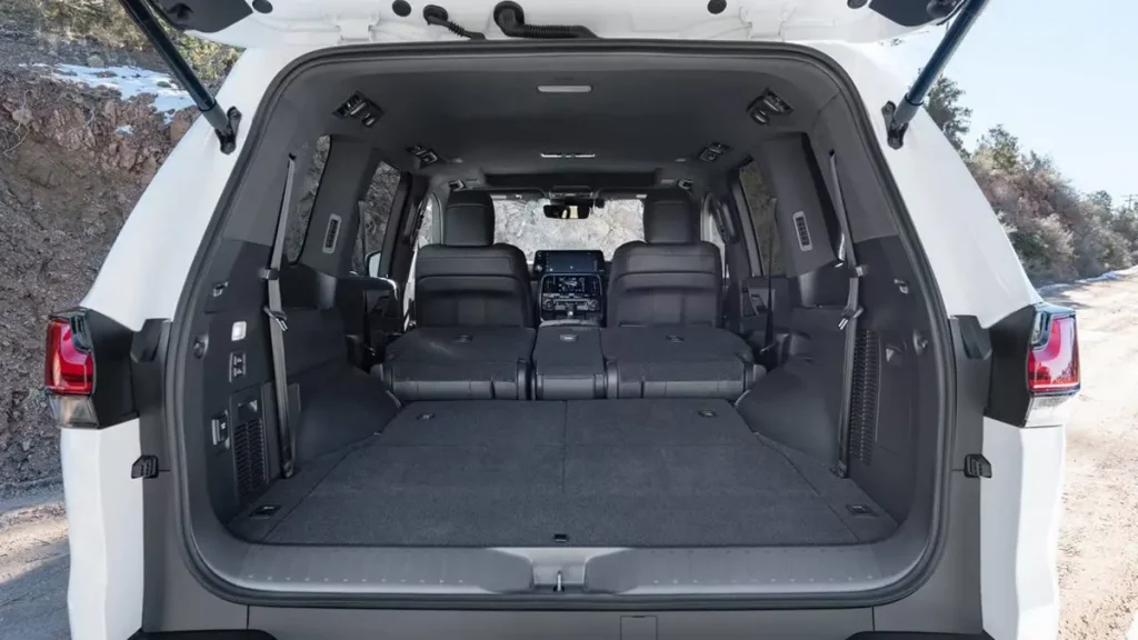 صور مواصفات سيارة لكزس LX 2023 – تصميم لكزس LX 2023 من الداخل (7) | السوق المفتوح