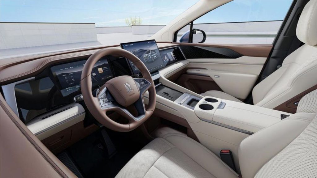 صور BYD Xia 2025: الميني فان الذكية والفاخرة من BYD بتقنيات هجينة متطورة – صورة السيارة (5) | السوق المفتوح