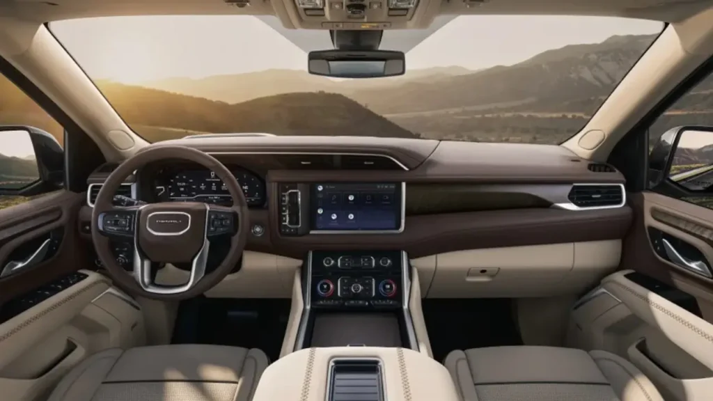 مواصفات GMC يوكن 2024 – تصميم داخلي فاخر ومريح