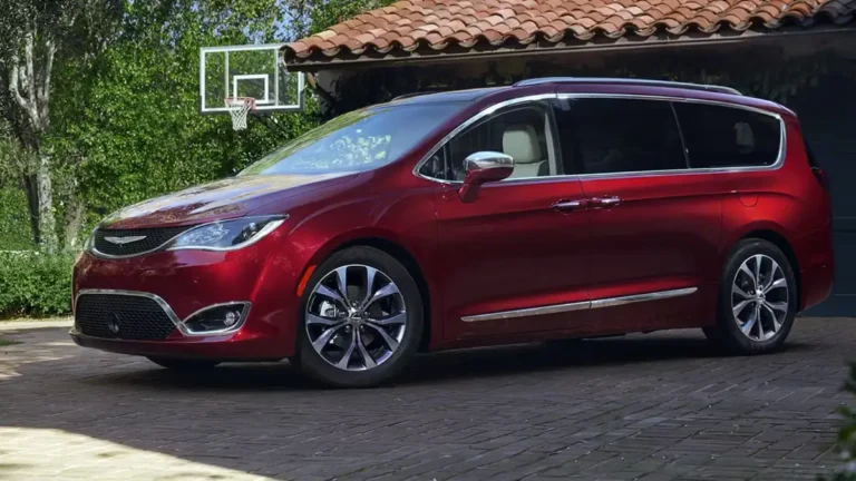 مواصفات كرايسلر جراند فوياجر 2016