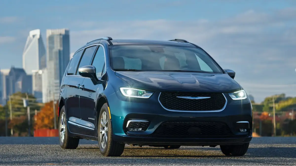 مواصفات سيارة كرايسلر باسيفيكا 2022