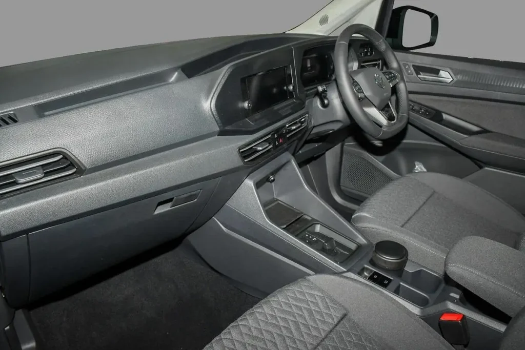 مواصفات سيارة فولكس واجن كادي 2024 – تصميم من الداخل بتفاصيل واضحة