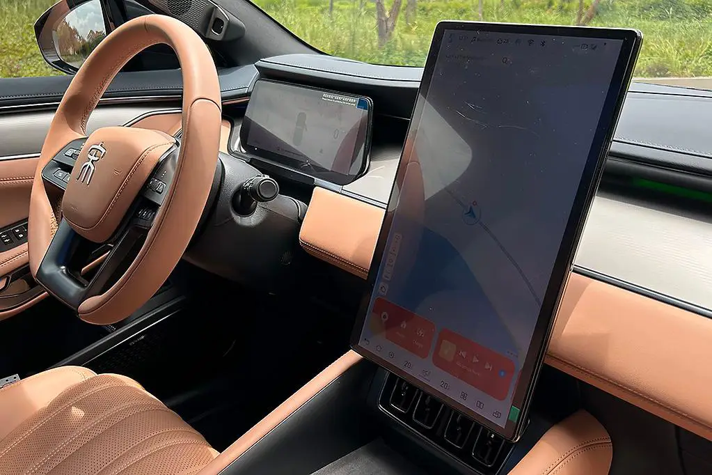 مواصفات سيارة بي واي دي سونج L 2024 – تصميم L من الداخل بتفاصيل واضحة