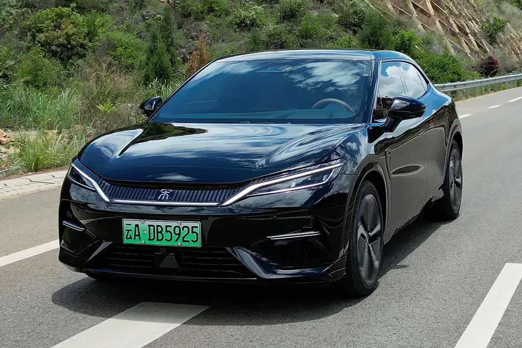 مواصفات سيارة بي واي دي سونج L 2024 – تصميم L من الخارج بتفاصيل واضحة