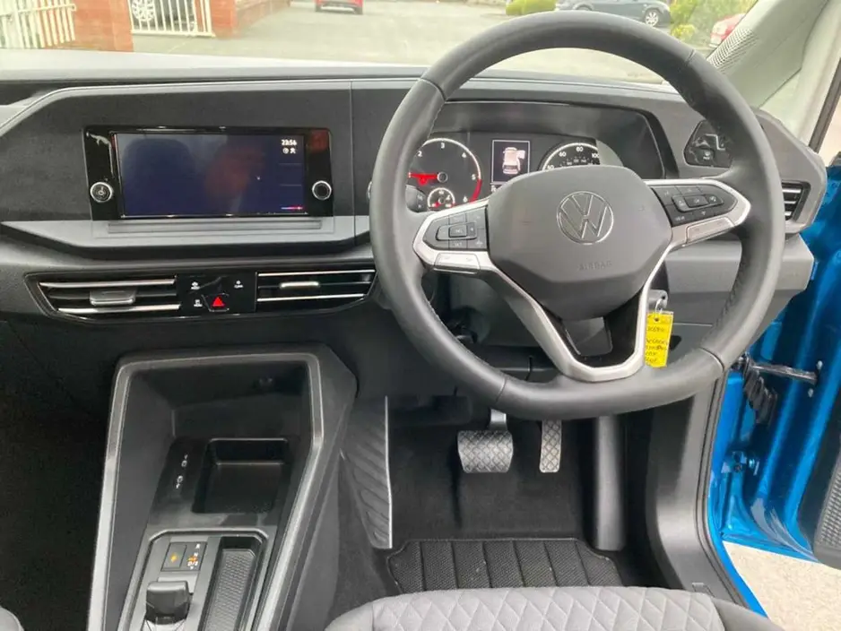 مواصفات سيارة فولكس واجن كادي 2024 – ميزات الأمان والإضافات في