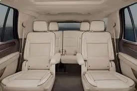 مواصفات سيارة GMC Yukon 2022 – تصميم مقصورة جي ام سي يوكن من الداخل بتفاصيل واضحة