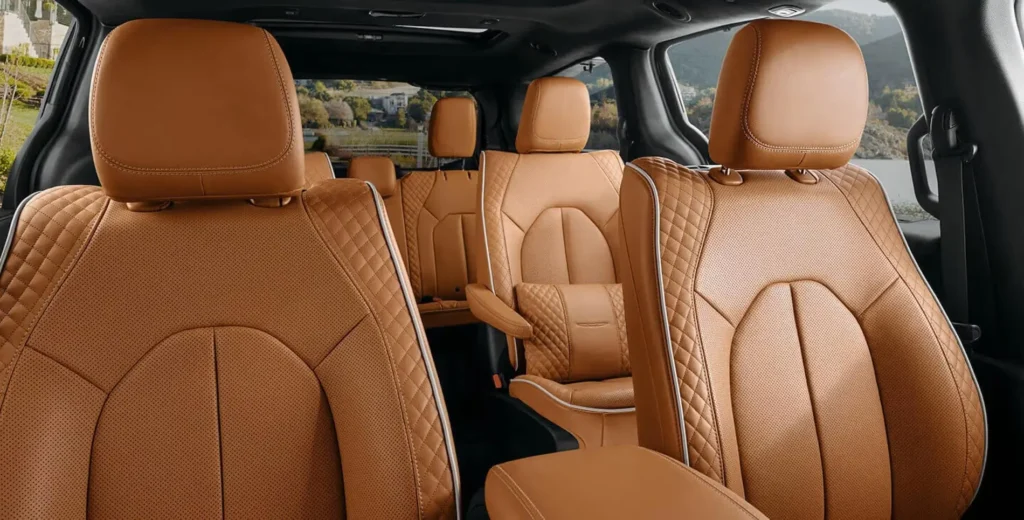 مواصفات كرايسلر باسيفيكا 2022 – مقصورة واسعة بتشطيبات راقية