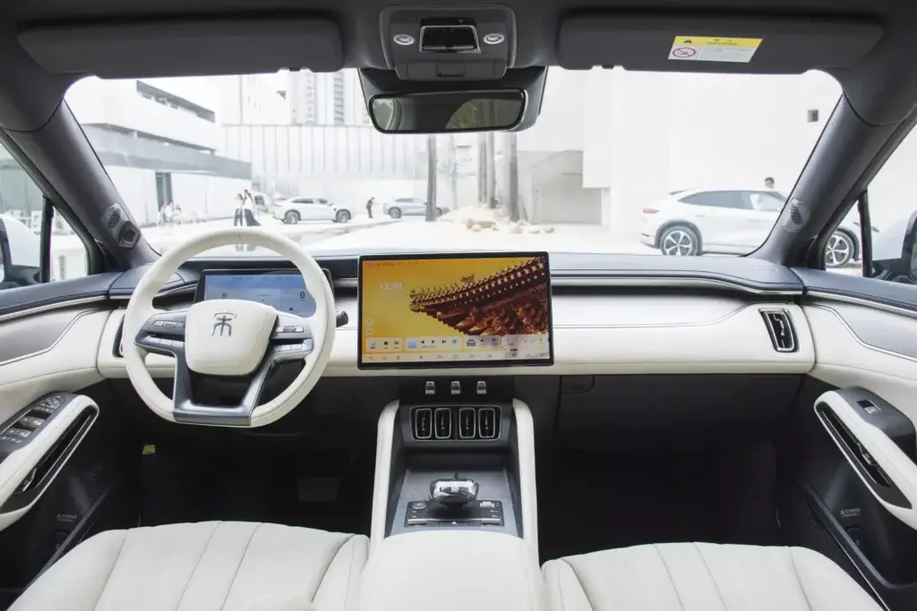 مواصفات سيارة بي واي دي سونج L 2024 – تصميم L من الداخل