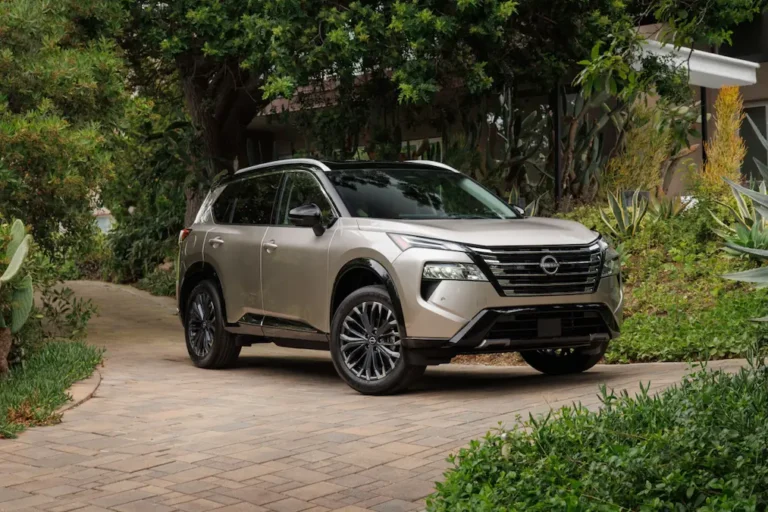 مواصفات نيسان روج 2025