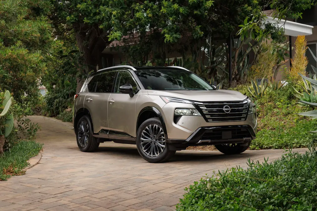 مواصفات نيسان روج 2025