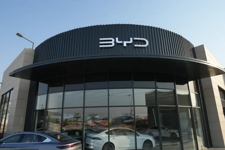 أسعار سيارات بي واي دي BYD في العراق 2026: المواصفات، الضمان، وأفضل خيارات الشراء