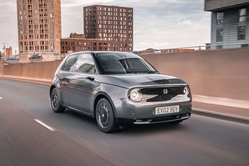 سيارة Honda e صغيرة الحجم للمدن 