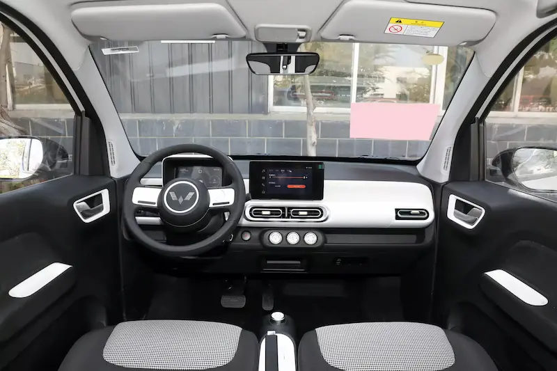 سيارة وولينغ هونغقوانغ ميني EV