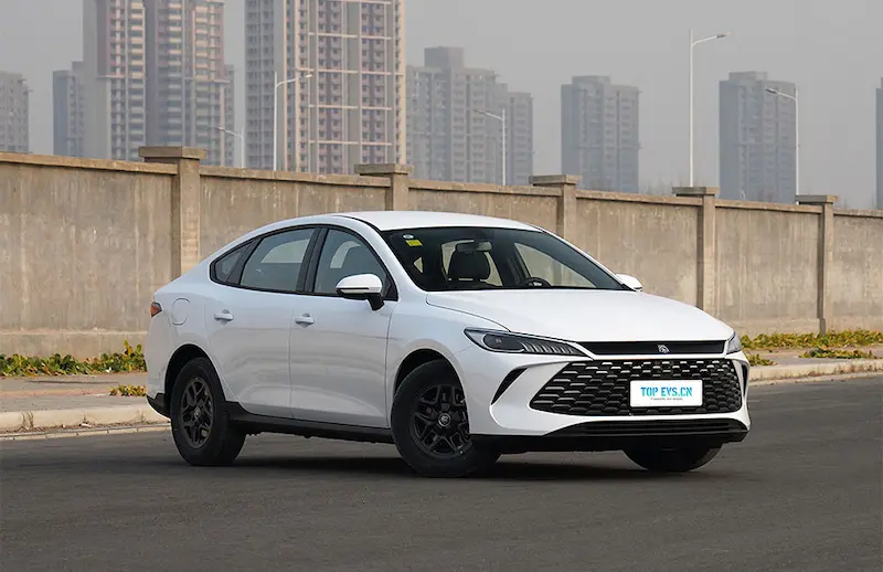 بي واي دي Qin Plus 2025: المواصفات الكاملة، المميزات، وهل تستحق الشراء في 2026؟ – جنوط رياضية بتصميم حديث