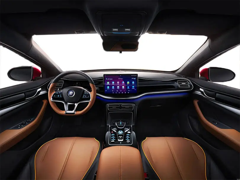 بي واي دي Qin Plus 2025: المواصفات الكاملة، المميزات، وهل تستحق الشراء في 2026؟ – لوحة القيادة الرقمية المتطورة