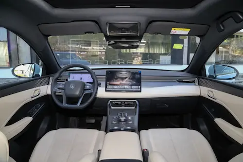 بي واي دي Qin Plus 2025: المواصفات الكاملة، المميزات، وهل تستحق الشراء في 2026؟ – شاشة اللمس الذكية