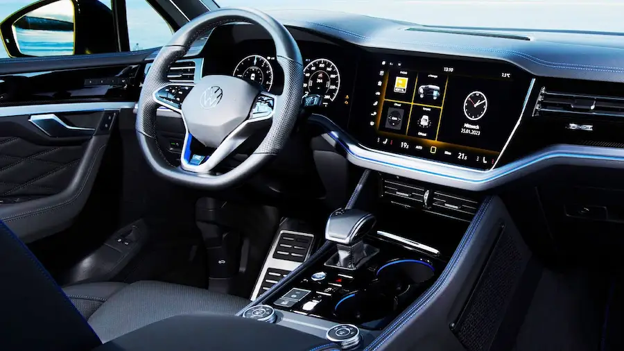 Volkswagen Touareg 2024 Specs – تصميم داخلي فاخر ومريح