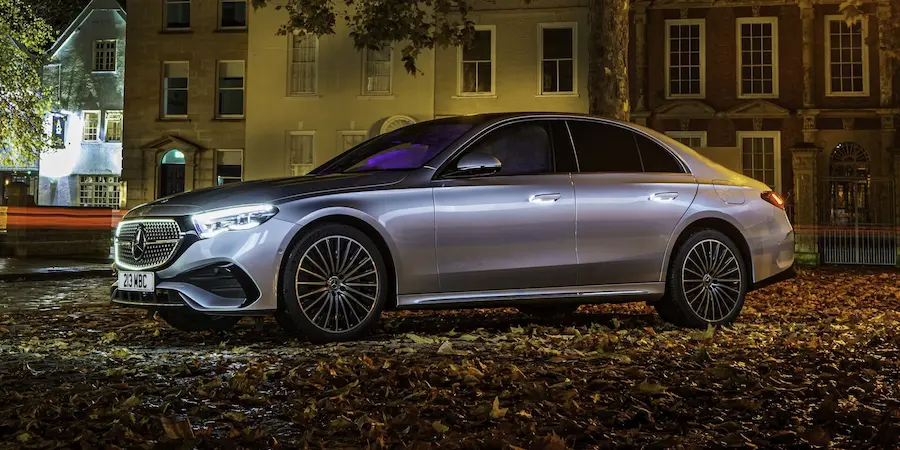 Mercedes-Benz E-Class 2023 Price in Jordan – لقطة احترافية للسيارة